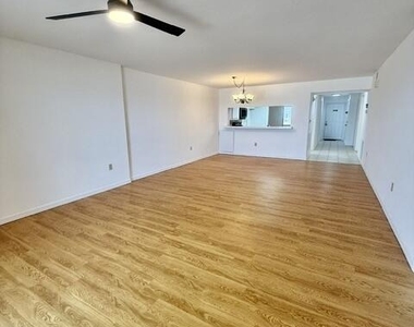 6770 Ridgewood Avenue - Photo Thumbnail 12