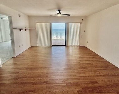 6770 Ridgewood Avenue - Photo Thumbnail 11
