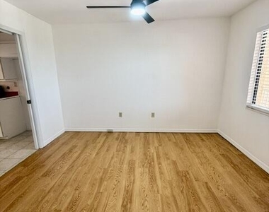 6770 Ridgewood Avenue - Photo Thumbnail 9