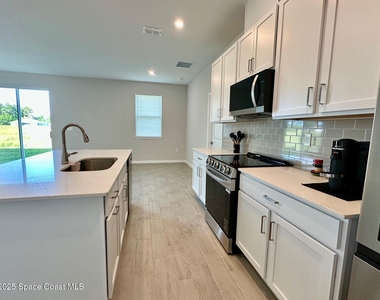 1326 Seeley Circle Nw - Photo Thumbnail 10