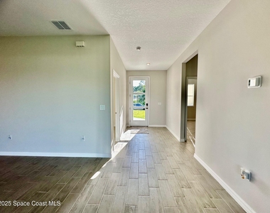 1326 Seeley Circle Nw - Photo Thumbnail 6