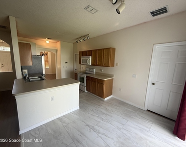 2741 Woodstream Circle - Photo Thumbnail 7