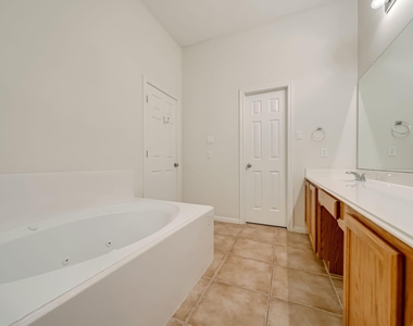 12810 Lake Shore Drive - Photo Thumbnail 16