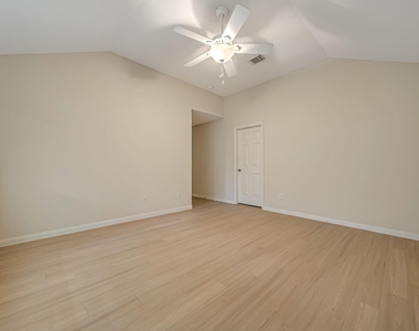 12810 Lake Shore Drive - Photo Thumbnail 13