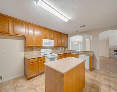 12810 Lake Shore Drive - Photo Thumbnail 8