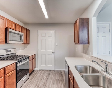 5405 Rio Ramos Court - Photo Thumbnail 4