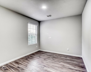 5405 Rio Ramos Court - Photo Thumbnail 13