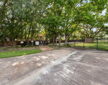 11710 Southlake Drive - Photo Thumbnail 28