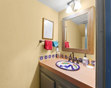 11710 Southlake Drive - Photo Thumbnail 9
