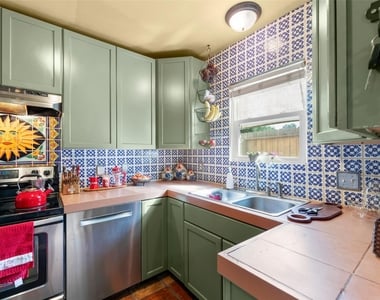 11710 Southlake Drive - Photo Thumbnail 14
