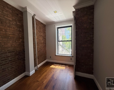 East 116th Street - Photo Thumbnail 1