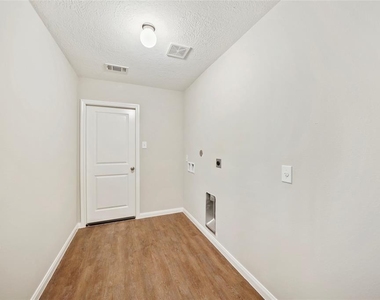 1111 Road 5102 - Photo Thumbnail 6