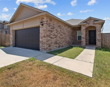 1111 Road 5102 - Photo Thumbnail 2