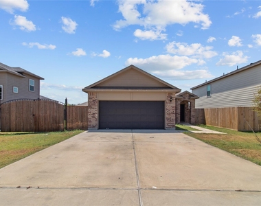 1111 Road 5102 - Photo Thumbnail 1