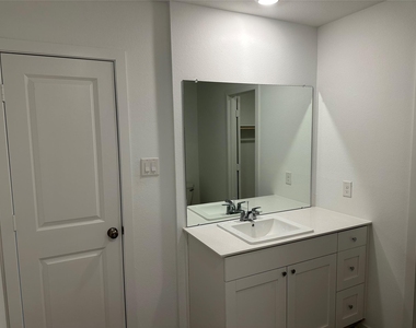 6209 Alder Creek - Photo Thumbnail 13