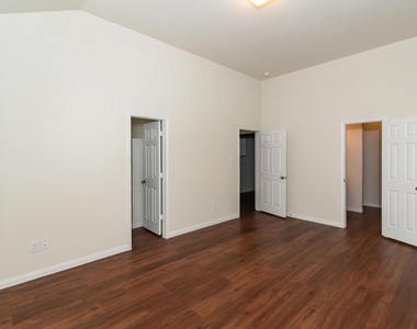 16 Leisure Shore Court - Photo Thumbnail 7
