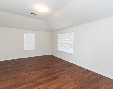 16 Leisure Shore Court - Photo Thumbnail 8