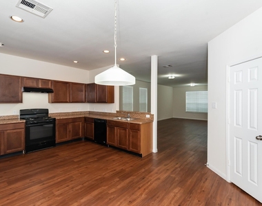 16 Leisure Shore Court - Photo Thumbnail 4