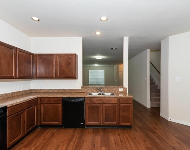 16 Leisure Shore Court - Photo Thumbnail 3