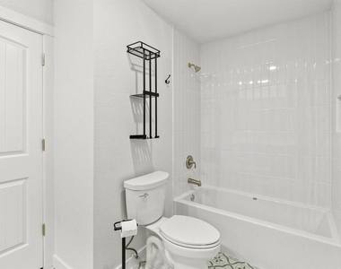 201 San Saba Street - Photo Thumbnail 11