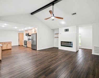 201 San Saba Street - Photo Thumbnail 1