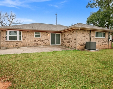 201 San Saba Street - Photo Thumbnail 17