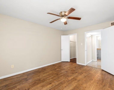 9350 Country Creek Drive - Photo Thumbnail 20