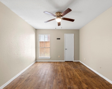 9350 Country Creek Drive - Photo Thumbnail 17