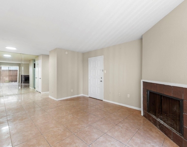 9350 Country Creek Drive - Photo Thumbnail 10