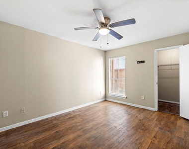 9350 Country Creek Drive - Photo Thumbnail 18