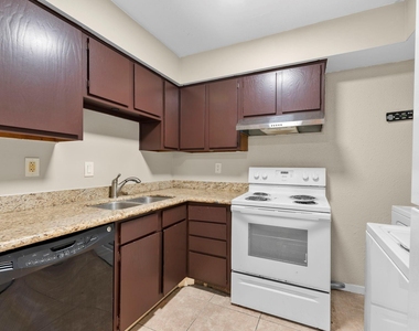 9350 Country Creek Drive - Photo Thumbnail 15