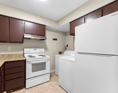 9350 Country Creek Drive - Photo Thumbnail 16