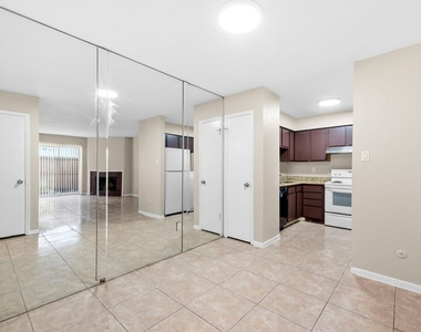 9350 Country Creek Drive - Photo Thumbnail 12