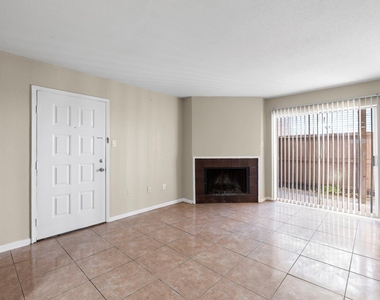 9350 Country Creek Drive - Photo Thumbnail 8