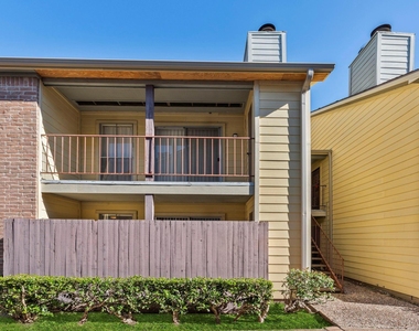 9350 Country Creek Drive - Photo Thumbnail 4