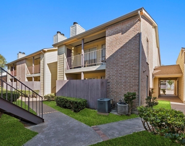 9350 Country Creek Drive - Photo Thumbnail 3