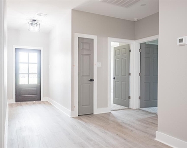2414 Myrtle Street - Photo Thumbnail 2