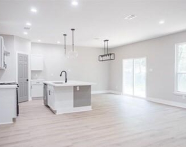 2414 Myrtle Street - Photo Thumbnail 4