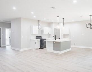 2414 Myrtle Street - Photo Thumbnail 6