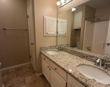 629 W Ridge Drive - Photo Thumbnail 16