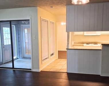 629 W Ridge Drive - Photo Thumbnail 3
