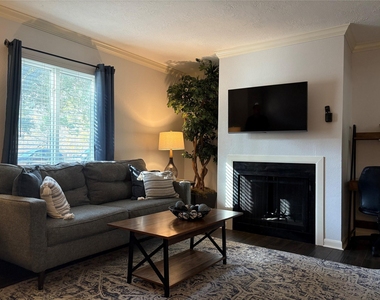 732 Memorial Mews Street - Photo Thumbnail 15