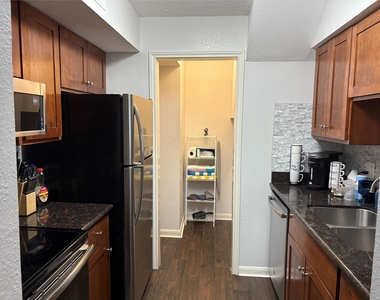 732 Memorial Mews Street - Photo Thumbnail 12