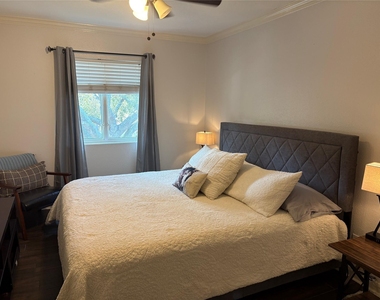 732 Memorial Mews Street - Photo Thumbnail 9