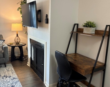 732 Memorial Mews Street - Photo Thumbnail 18