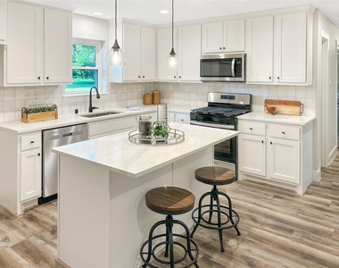 701 Cannan Drive - Photo Thumbnail 4