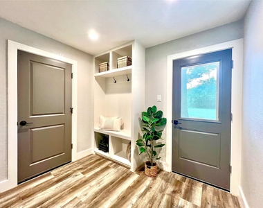 701 Cannan Drive - Photo Thumbnail 17