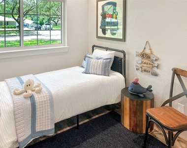 701 Cannan Drive - Photo Thumbnail 13