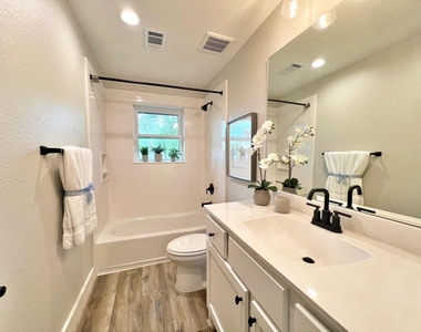 701 Cannan Drive - Photo Thumbnail 16