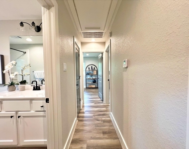 701 Cannan Drive - Photo Thumbnail 8